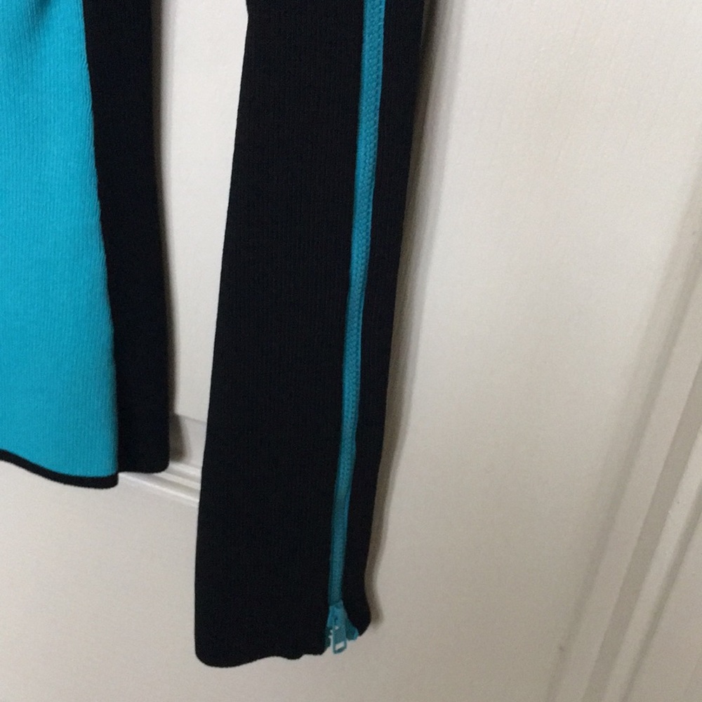 NWT Cyrus Sweater with geometric design - Picture 4 of 8